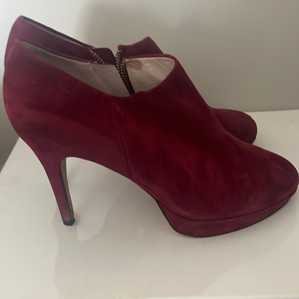 Vince camuto - red wine - size 8.5 - worn